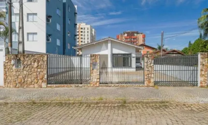 Casa comercial com 3 quartos  para alugar, 150.00 m2 por R$8000.00  - America - Joinville/SC