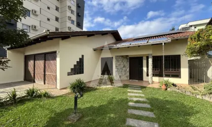 Casa residencial com 3 quartos  para alugar, 207.33 m2 por R$5900.00  - Santo Antonio - Joinville/SC