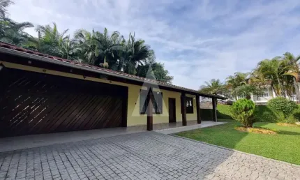 Casa residencial com 3 quartos  para alugar, 141.41 m2 por R$4600.00  - Costa E Silva - Joinville/SC