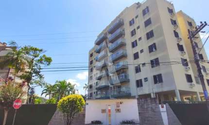 Apartamento com 3 quartos  para alugar, 101.76 m2 por R$2400.00  - America - Joinville/SC