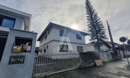 Apartamento com 2 quartos  para alugar, 51.00 m2 por R$1100.00  - Costa E Silva - Joinville/SC