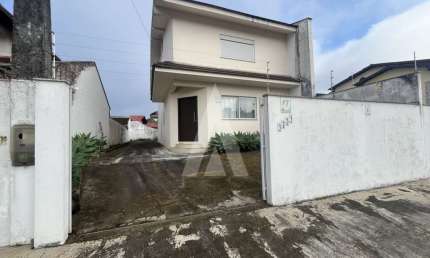 Casa residencial com 3 quartos  para alugar, 184.30 m2 por R$5000.00  - Gloria - Joinville/SC