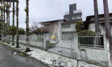 Casa residencial com 3 quartos  para alugar, 225.12 m2 por R$4600.00  - Iririu - Joinville/SC