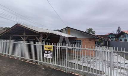 Casa residencial com 3 quartos  para alugar, 148.81 m2 por R$2200.00  - Gloria - Joinville/SC
