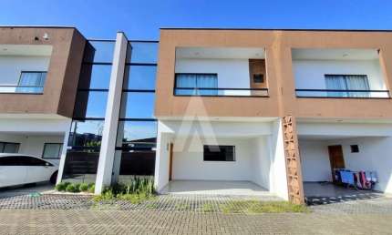 Casa residencial com 3 quartos  para alugar, 109.00 m2 por R$2600.00  - Sao Marcos - Joinville/SC
