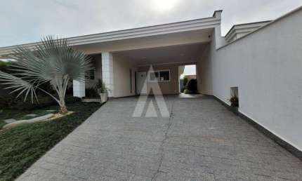 Casa residencial com 3 quartos  para alugar, 227.84 m2 por R$7600.00  - America - Joinville/SC