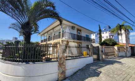 Casa residencial com 5 quartos  para alugar, 401.59 m2 por R$5600.00  - Iririu - Joinville/SC