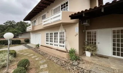 Casa residencial com 5 quartos  para alugar, 462.15 m2 por r$8000.00  - bom retiro - joinville/sc