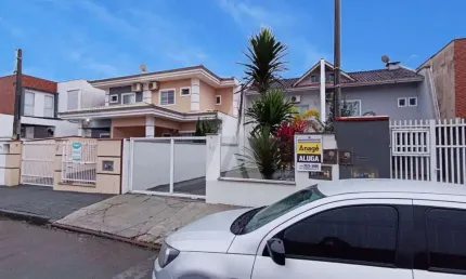 Casa residencial com 3 quartos  para alugar, 120.00 m2 por R$2590.00  - Vila Nova - Joinville/SC
