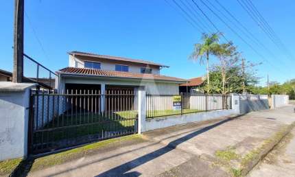 Casa residencial com 3 quartos  para alugar, 230.30 m2 por R$3500.00  - Boa Vista - Joinville/SC