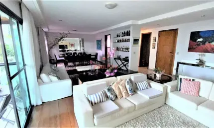 Amplo Apartamento à venda com 214m² na rua Guarujá, próximo ao Metrô.