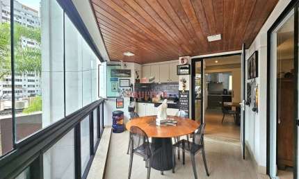 Apartamento à venda em uma das ruas mais agradáveis da parte baixa dos Jardins.