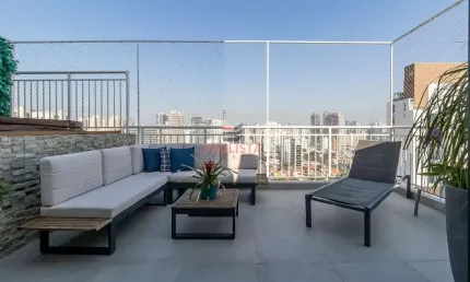 Cobertura Duplex mobiliada à venda com 154m² no Brooklin com amplo terraço e vista livre