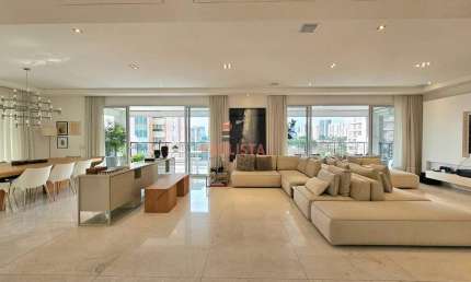 Apartamento de Alto Padrão com 400m² à venda em Moema Índios: Espaço e Exclusividade.