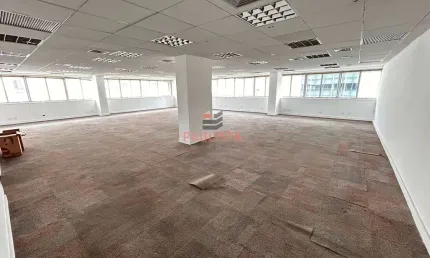 Andar corporativo VENDA de 189 m2 a/u de vão livre com 3 banheiros, 1 copa, 4 vagas  Cerqueira Césa