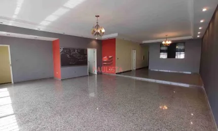 Sobrado comercial com 2 andares corporativos e subsolo com 5 vagas de garagem na Rua Luís Góis