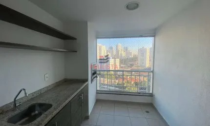 Apartamento com 65m², 2 dormitórios, 1 suite, varanda gourmet, 1 vaga, a 600m do metrô