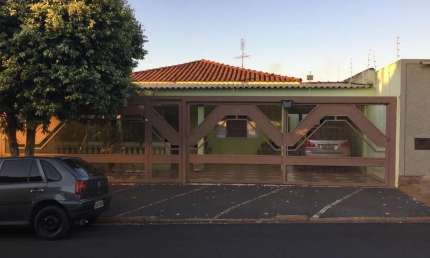 Casa com 4 dormitórios à venda, 285 m² por R$ 650.000,00 - América - Barretos/SP
