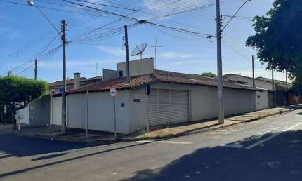 Casa com 2 dormitórios à venda, 126 m² por R$ 220.000,00 - Jockey Club - Barretos/SP