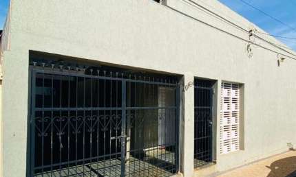Casa com 3 dormitórios à venda, 165 m² por R$ 400.000,00 - Centro - Barretos/SP