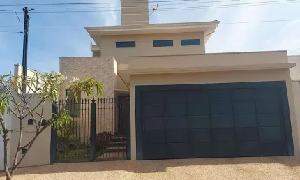 Casa com 3 dormitórios à venda, 223 m² por R$ 1.100.000,00 - Centro - Barretos/SP
