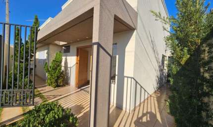 Casa com 3 dormitórios à venda, 142 m² por R$ 620.000,00 - Jockey Club - Barretos/SP