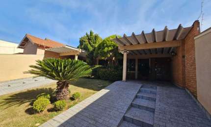 Casa com 4 dormitórios à venda, 277 m² por R$ 760.000,00 - Centro - Barretos/SP