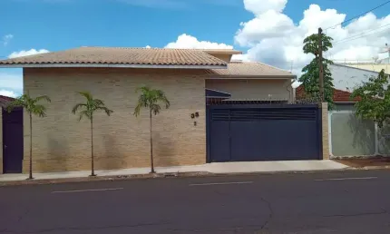 Casa com 3 dormitórios à venda, 383 m² por R$ 1.500.000 - Centro - Barretos/SP