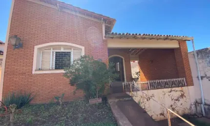 Casa com 3 dormitórios à venda, 248 m² por R$ 350.000 - Centro - Barretos/SP