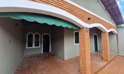 Casa com 3 dormitórios para alugar, 160 m² por R$ 1.766,00/mês - Aeroporto - Barretos/SP
