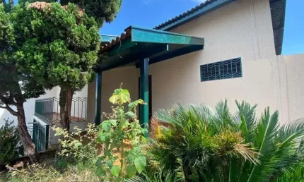 Casa com 3 dormitórios para alugar, 130 m² por R$ 2.744,38/mês - Centro - Barretos/SP