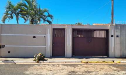 Casa com 2 dormitórios para alugar por R$ 1.600,00/mês - Cristiano de Carvalho - Barretos/SP