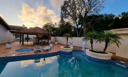 Casa em Condomínio para Locação em Atibaia, Vila Santista, 3 dormitórios, 3 suítes, 2 banheiros, 2 vagas