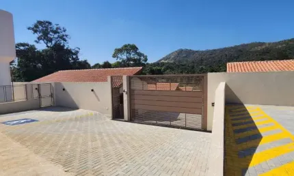 Casa em Condomínio para Locação em Atibaia, Ribeirão dos Porcos, 2 dormitórios, 2 suítes, 2 banheiros, 2 vagas