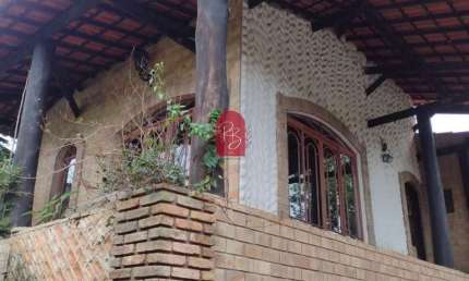 Que tal morar numa casa, tipo chacara, próximo ao Riacho Grande, em São Bernardo?