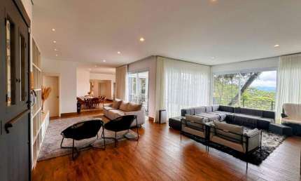 Casa com 3 dormitórios à venda, 270 m² por R$ 3.000.000,00 - Alto da Boa Vista - Campos do Jordão/SP