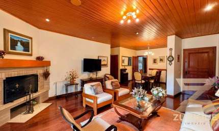 Apartamento com 3 dormitórios à venda, 158 m² por R$ 840.000,00 - Vila Capivari - Campos do Jordão/SP