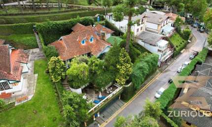 Casa com 5 dormitórios à venda, 350 m² por R$ 2.500.000,00 - Capivari - Campos do Jordão/SP