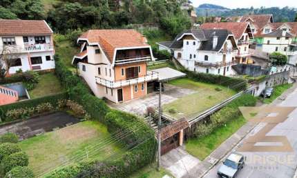 Casa com 3 dormitórios à venda, 161 m² por R$ 1.200.000,00 - Nova Suíça - Campos do Jordão/SP