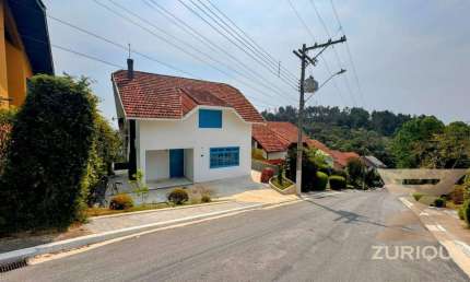 Casa com 3 dormitórios à venda, 250 m² por R$ 950.000,00 - Capivari - Campos do Jordão/SP