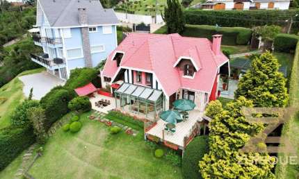 Casa com 4 suítes, 223 m² por R$ 2.300.000 - Altos Do Capivari - Campos do Jordão/SP
