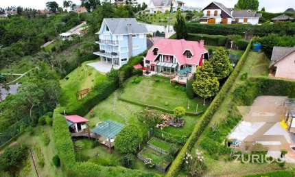 Casa com 4 suítes, 223 m² por R$ 2.300.000 - Altos Do Capivari - Campos do Jordão/SP