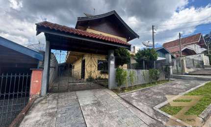 Casa com 3 dormitórios à venda, 140 m² por R$ 890.000,00 - Abernéssia - Campos do Jordão/SP