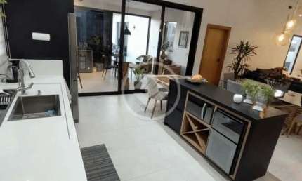 Casa alto padrão localizada no condominio Rosa Internacional codigo: 41884