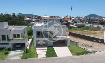 MD/casa de 400 metros quadrados, recém construída nos ingleses, em condomínio de alto padrão, contando com 3 suítes, sendo uma suíte master com dois banheiros e dois closets, um dos banheiros com banh