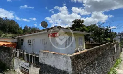 Casa de esquina , 500 metros da UFSC. codigo: 45595