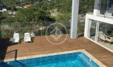 Casa de Condomínio com 4 Quartos e 5 banheiros à Venda codigo: 46069