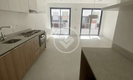 Studio bem localizado apenas 10 minutos do centro. codigo: 52370