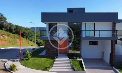 Casa à venda na Rua Rodrigo Rampinelli Jeremias, 01, Itacorubi, Florianópolis