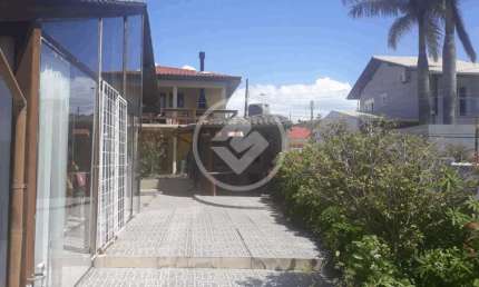 MD/casa super espaçosa de esquina nos ingleses, com 493 metros quadrados de área total, com 4 quartos sendo 2 suítes com closet, 3 vagas cobertas de garagem, com vista para o mar do santinho codigo: 6